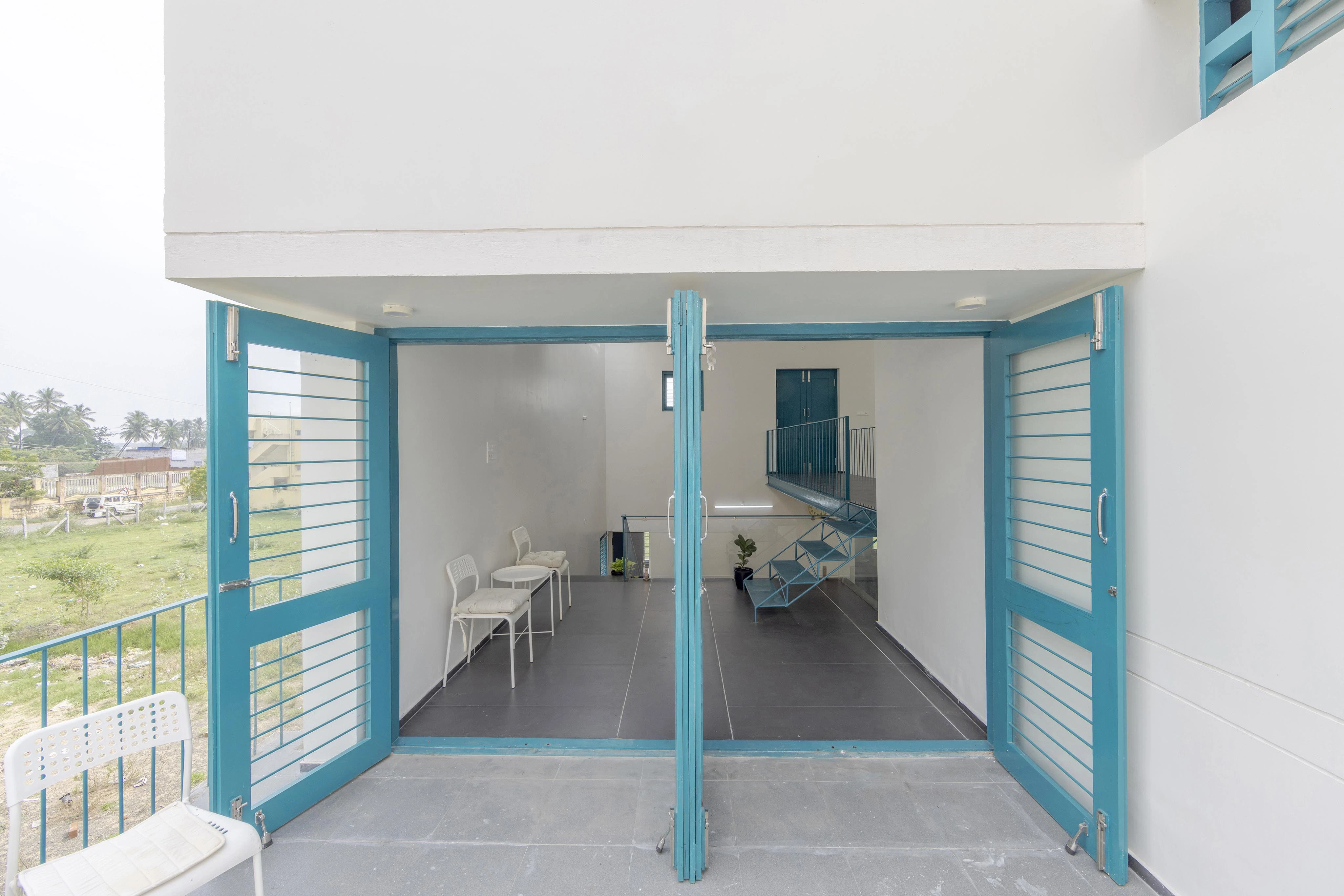 Bridge Bungalow mezzanine door